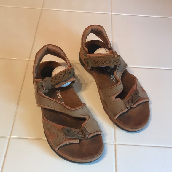 dr scholl's walking sandals